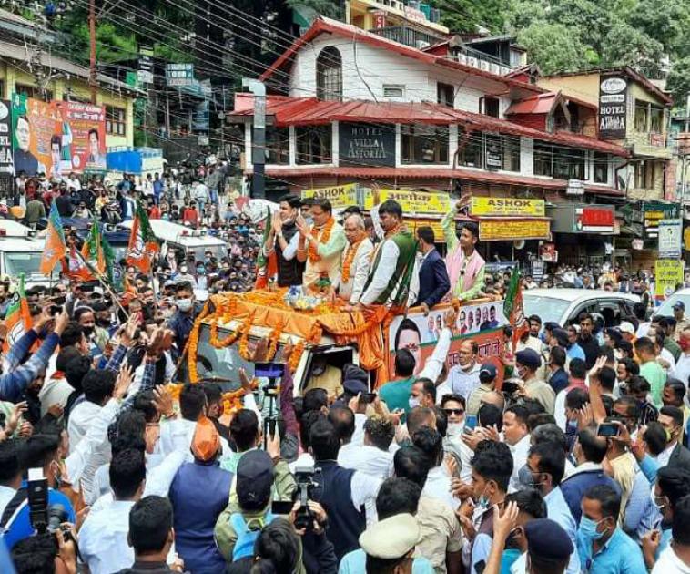 मुख्यमंत्री पुष्कर सिंह धामी जन आशीर्वाद यात्रा के अंतर्गत नैनीताल पहुंचे, एक अरब योजनाओं का शिलान्यास व लोकार्पण किया