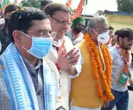 केंद्रीय मंत्री एवं भाजपा के उत्तराखंड चुनाव प्रभारी प्रह्लाद जोशी दो दिन के उत्तराखंड दौरे पर देहरादून पहुंचे