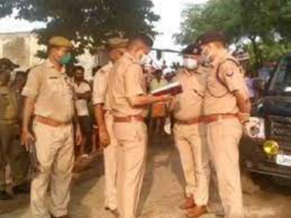 धारदार हथियार से सिर पर वार करके एक बुजुर्ग व्यक्ति की हत्या की, पढ़िए पूरी खबर