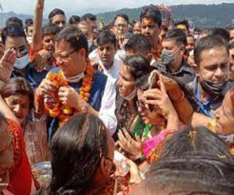 मुख्यमंत्री पुष्कर सिंह धामी का पहली बार अल्‍मोड़ा पहुंचने पर गर्मजोशी से किया गया स्वागत