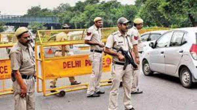दिल्ली में त्योहारी सीजन के दौरान आतंकी हमले की आशंका के मद्देनजर हाई अलर्ट जारी किया गया