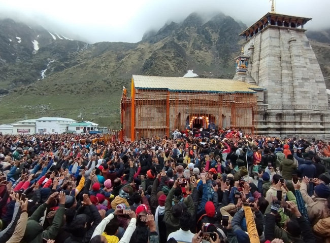 चारों धामों में यात्रियों का आंकड़ा पहुंचा दस लाख पार| तीन मई से 25 मई के बीच कुल 10.26 लाख यात्रियों ने किए दर्शन |