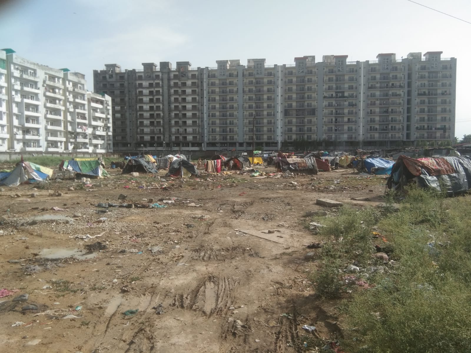 झुग्गी-झोपड़ियों में बसने वालों का सत्यापन क्यों नहीं?