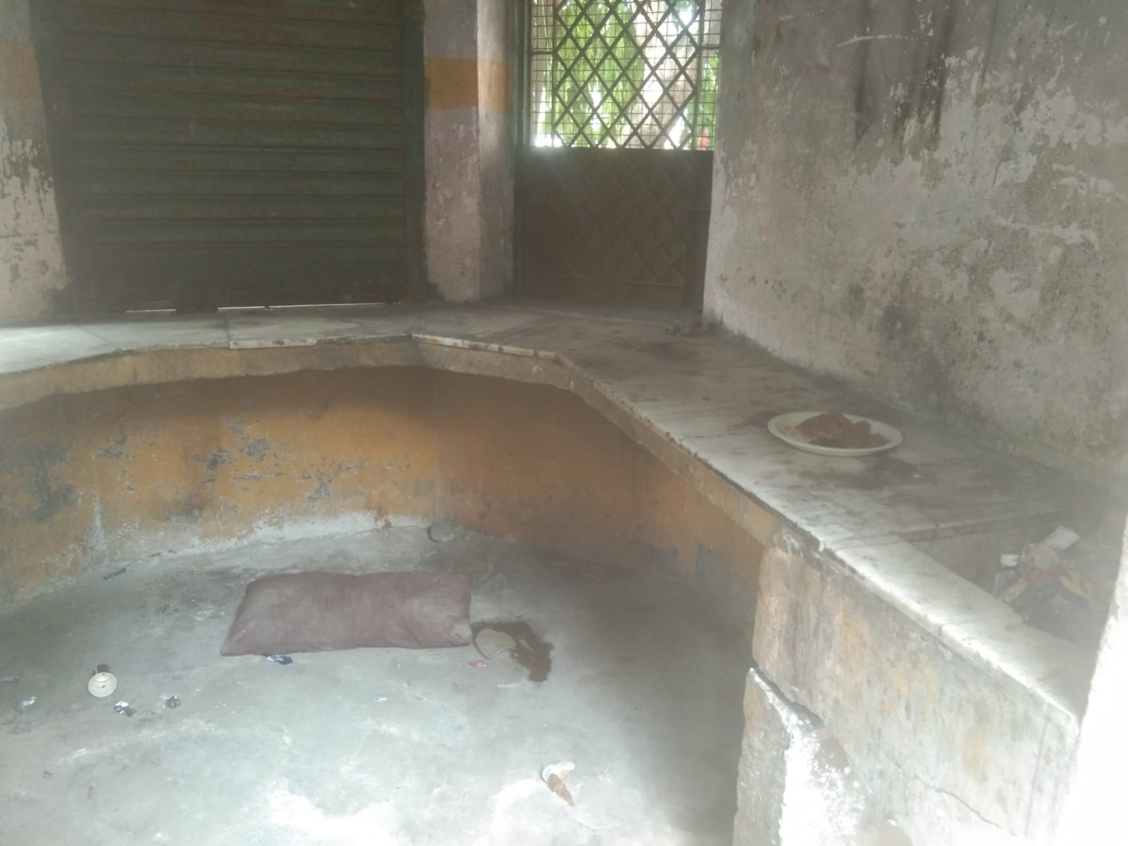 उफ! पंडित दीनदयाल उपाध्याय पार्क में करने पड़ रहे गंदगी के दर्शन