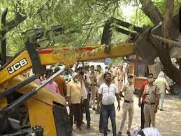 शाहीन बाग में ‘बुलडोजर एक्शन’ विरोध कर रहे कांग्रेस कार्यकर्ताओं; AAP विधायक अमानतुल्लाह बोले- MCD बताए कहां है अतिक्रमण