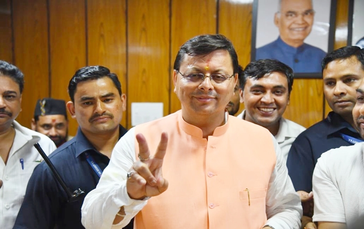 मुख्यमंत्री पुष्कर सिंह धामी ने गृह और पुलिस विभाग के वरिष्ठ अधिकारियों के साथआधुनिक तकनीक का उपयोग बढ़ाए जाने हेतु की बैठक|
