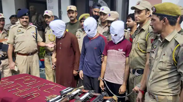 कश्मीर में कैसे आतंकवाद को खाद-पानी दे रहे ओवरग्राउंड वर्कर्स, सुरक्षा बलों ने 250 को किया अरेस्ट|