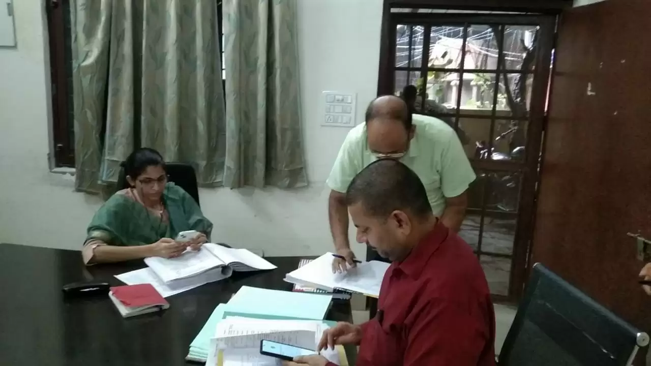 देहरादून जिलाधिकारी की कमासंभालने के न बाद जिलाधिकारी ने किया औचक निरीक्षण |