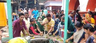 श्रावण मास के दूसरे सोमवार को आज शिवालयों व देवालयों में जलाभिषेक करने के लिए शिवभक्तों के बड़ी संख्या में पहुंचने का सिलसिला जारी |