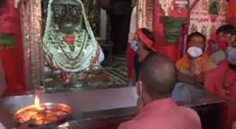 अयोध्या पहुंचे योगी, हनुमान गढ़ी मंदिर में की पूजा-अर्चना