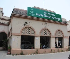 राजधानी देहरादून में पुराने भवनों पर बरसात का डर, नगर निगम ने किया नोटिस जारी |