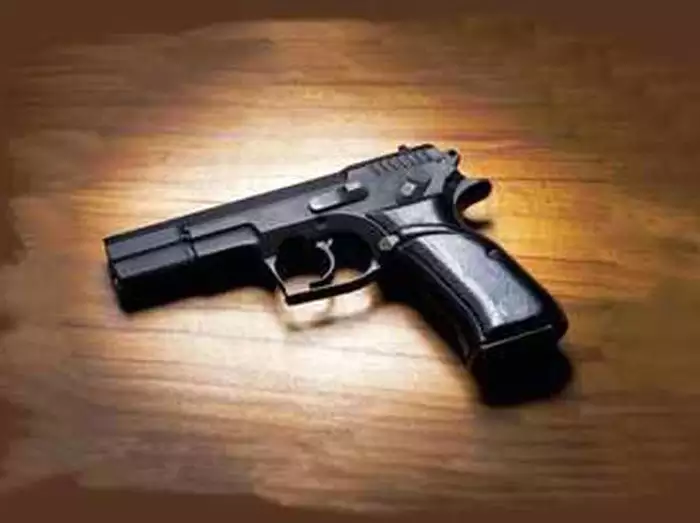 पुलिस के लिए पहेली बनी रिवाल्वर की कहानी, 23 साल बाद अज्ञात के खिलाफ मुकदमा दर्ज |