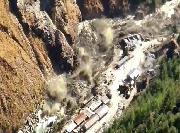 चमोली जिले के रैणी गांव में हाईड्रो पावर प्रोजेक्ट की टनल में मलबा-पानी से आई आपदा ने ग्रामीणों को दिए गहरे जख्म |