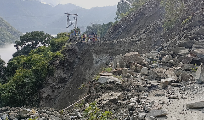 बारिश पहाड़ों से लेकर मैदान तक आफत बनकर टूट रही|