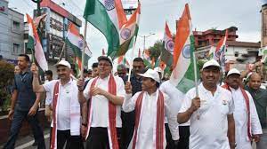 सीएम पुष्कर सिंह धामी प्रभात फेरी में हुए शामिल,सभी लोगों से घरों पर तिरंगा लगाने की की अपील ।