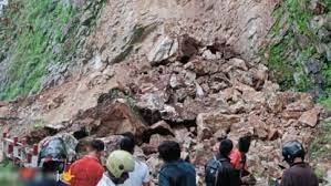 प्रदेश में हुई भारी बारिश के बाद सड़कों पर मलबा और बोल्डर आने से 14 स्टेट हाईवे समेत कुल 229 सड़कें बंद |