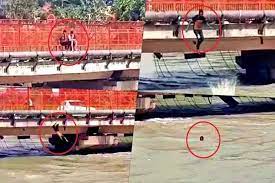 पुलिस हिरासत से फरार उत्तरकाशी के युवक ने गंगा में लगाई छलांग |