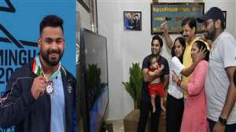 मां के जन्मदिन पर विकास ने दिया तोहफा, अब घर में जल्द बजेगी शहनाई