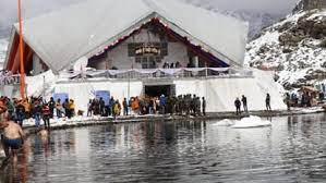 फूलों की घाटी आने वाले यात्रियों ने भी हेमकुंड साहिब में अपनी उपस्थिति की दर्ज ।