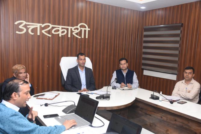 अभिषेक रुहेला ने आधार मॉनिटरिंग समिति की बैठक लेते हुए जरूरी दिशा निर्देश दिए