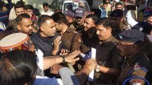 शहरी विकास मंत्री के विकासनगर दौरे का विरोध, काले झंडे लेकर जा रहे 11 कांग्रेस कार्यकर्ता गिरफ्तार |