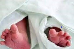 कमरे में अंगीठी जलाकर सो गए दंपती, पड़ोसियों को इस हाल में मिले, गर्भ में पल रहे बच्चे की मौत |