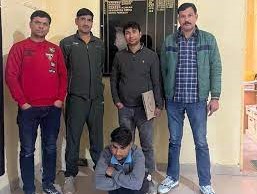 आर्मी अधिकारी बन किराये पर फ्लैट लेने के नाम पर 13 लाख रुपये की धोखाधड़ी करने वाले गिरोह के 01 सदस्य को मेवात हरियाणा से किया गिरफ्तार |