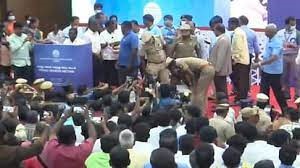 मरीना बीच पर करुणानिधि का स्मारक बनाने का विरोध, एनटीके के मुखिया सीमैन ने दी तोड़ने की धमकी |