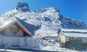 बद्रीनाथ-हेमकुंड साहिब में हुई बर्फबारी, ऊधमसिंह नगर और हरिद्वार में शीतलहर का ऑरेंज अलर्ट |