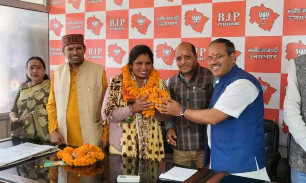 उत्तराखंडः कांग्रेस की जिला पंचायत सदस्य ने थामा बीजेपी का दामन…