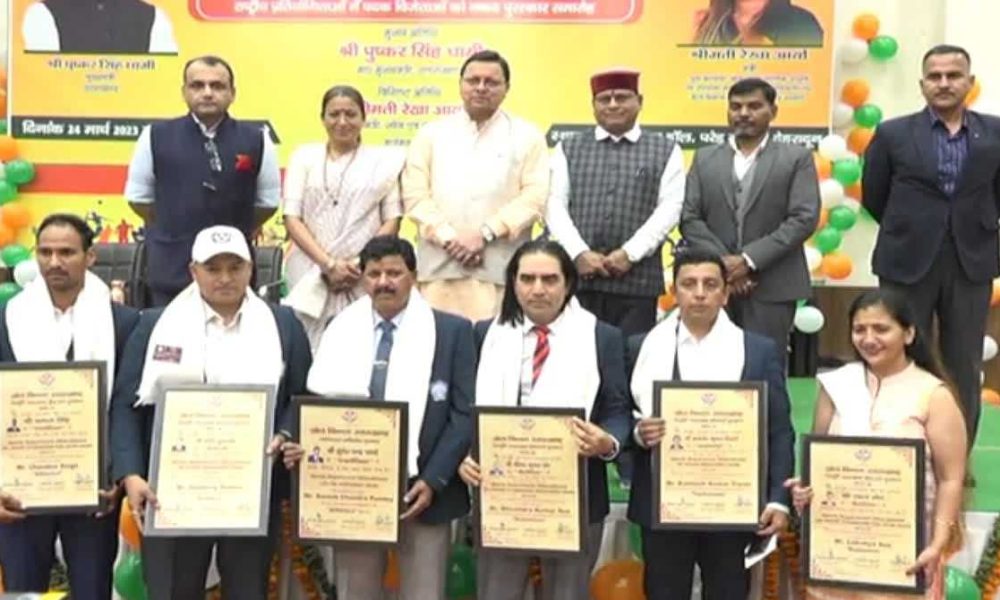 सीएम धामी ने किया खिलाड़ियों को सम्मानित, जानें किस खिलाड़ी को मिला कौन सा अवॉर्ड…