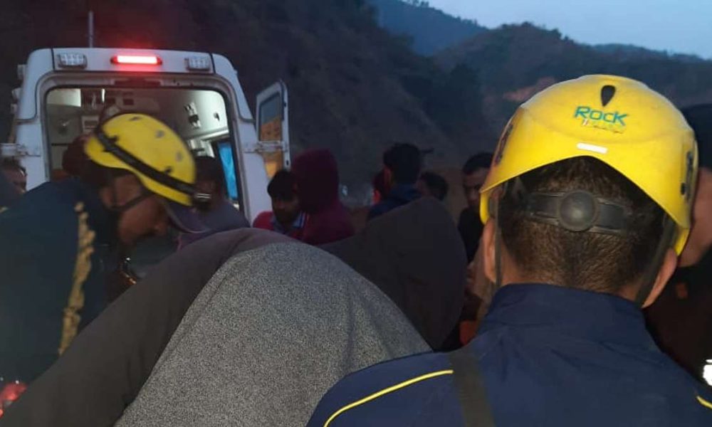 रुद्रप्रयाग में पोखलंड वाहन खाई में गिरा, चालक घायल…