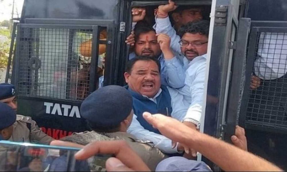 राहुल गांधी प्रकरण से कांग्रेस कार्यकर्ताओं में आक्रोश, कई कांग्रेसी गिरफ्तार…