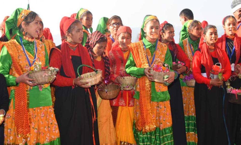 फूलदेई पर बच्चों ने पारम्परिक मांगल गीतों के साथ रंग-बिरंगे प्राकृतिक पुष्पों की वर्षा…