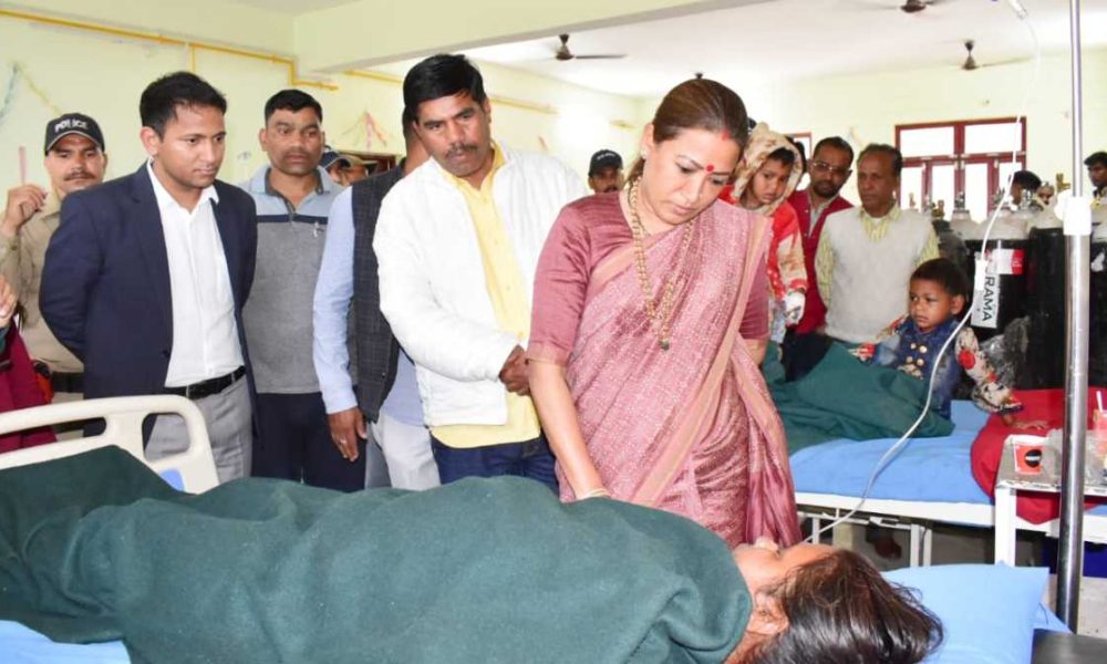 सड़क दुर्घटना में घायल श्रद्धालुओं का हाल जानने पहुंची मंत्री रेखा आर्या, दिए ये निर्देश…