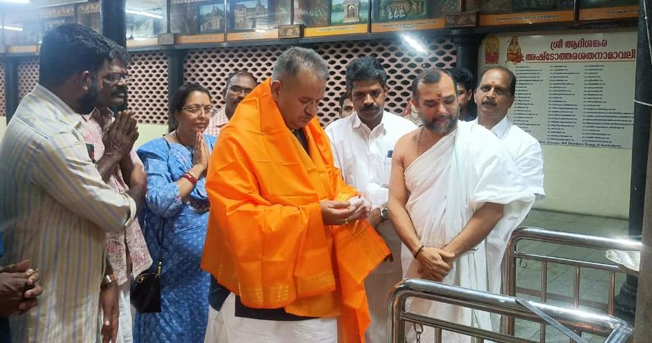 केरल में आदि शंकराचार्य की जन्मस्थली पहुंचे कृषि मंत्री गणेश जोशी।