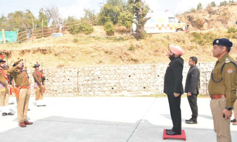 बजट सत्र में प्रतिभाग करने भराड़ीसैंण पहुंचे राज्यपाल, पुलिस के जवानों ने दिया गार्ड ऑफ ऑनर…