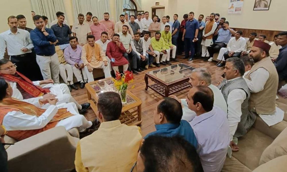 सीएम ने अधिकारियों संग की समीक्षा बैठक, ग्राम सभाओं में चौपालों का आयोजन करने के दिए निर्देश…