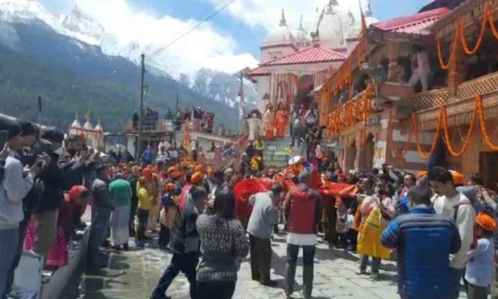 उत्तरकाशी: माँ गंगा की उत्सव डोली गंगोत्री धाम के लिए रवाना…