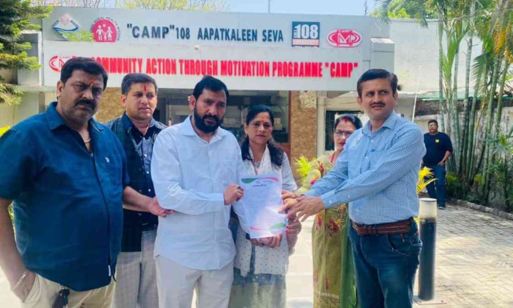 यूकेडी ने सौंपा गलत तरीके से वेतन काटने पे 108 कैंप को ज्ञापन…