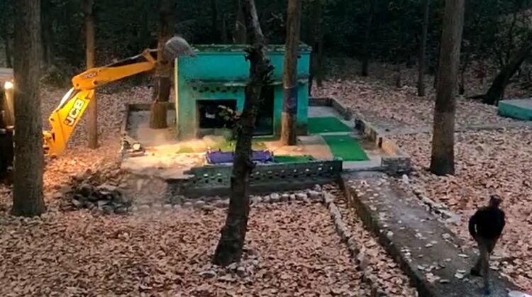 उत्तराखंड में अवैध मजारों के निर्माण पर सीएम धामी की चेतावनी !