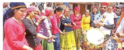 जौनसार – बावर में ठोडा नृत्य में होता युद्ध कला का प्रदर्शन !