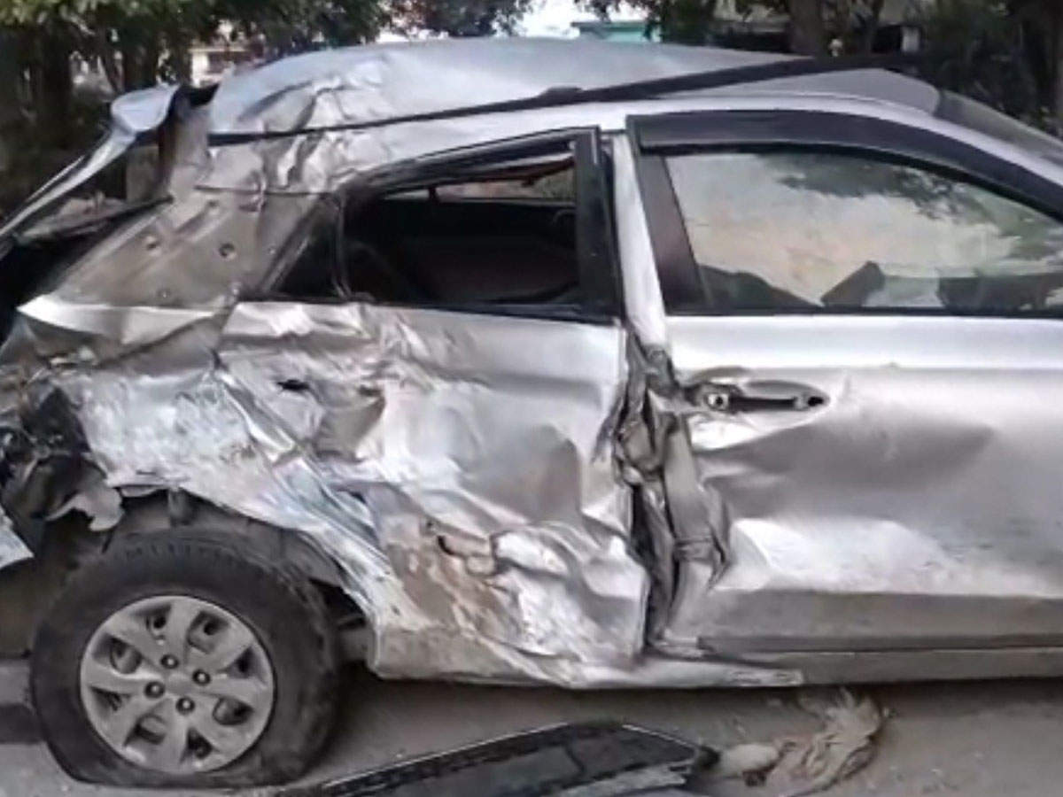 मुनिकीरेती के पास हुआ दर्दनाक हादसा, अनियंत्रित होकर कार दो सौ मीटर नीचे खाई में गिरी  !