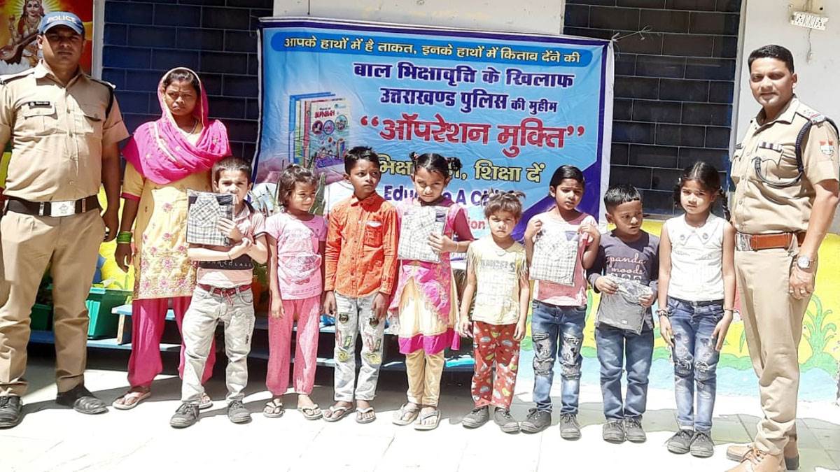 ऋषिकेश : गंगा तट पर सामान बेचने वाले चार बच्चों को मिला शिक्षा का अधिकार !