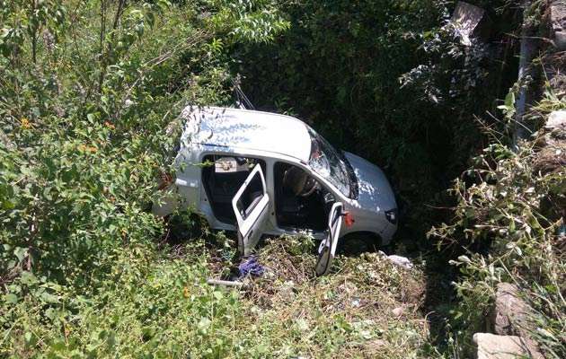 Tehri News: कार हादसे में दो युवक घायल……….