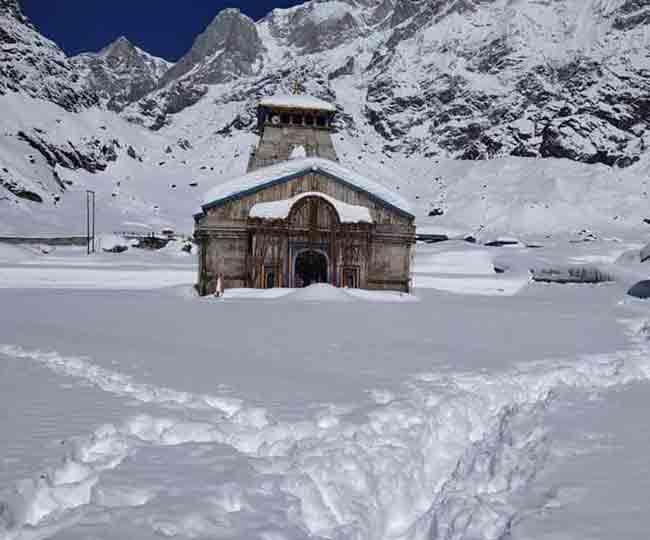 मई माह में पहली बार केदारनाथ धाम पर बर्फ से ढकी चोटियां, देखे खुबसूरत नजारा………..