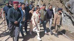 चारधाम यात्रा : पैदल यमुनोत्री धाम रवाना हुईं कैबिनेट मंत्री रेखा आर्य !