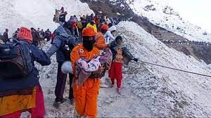 सेवा, समर्पण और सहभागिता का संदेश दे रहे NDRF के जवान, हिमखंड जोन में यात्रियों की राह कर रहे आसान !