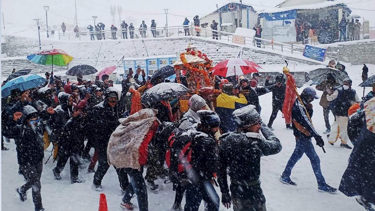आज भी खराब रहेगा मौसम, बर्फबारी के आसार, तीर्थयात्रियों को यात्रा न करने की सलाह…..