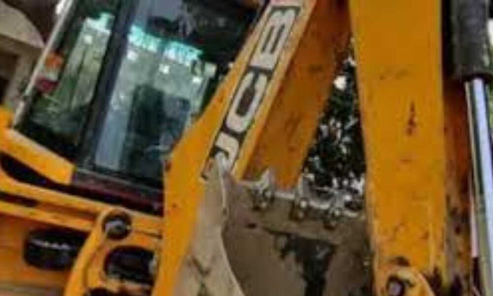 गैंगस्टर अतीक अहमद के खिलाफ बड़ी कार्रवाई, घर पर चलाया बुल्डोजर…